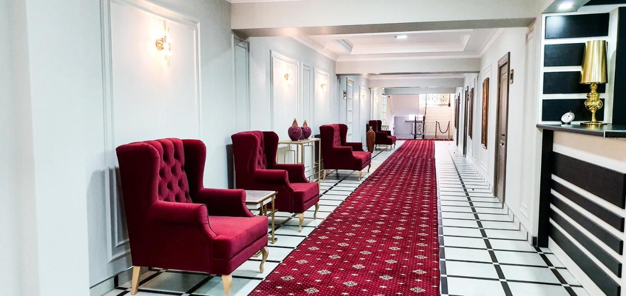 Grand Holiday Hall Pavlodar Bagian luar foto