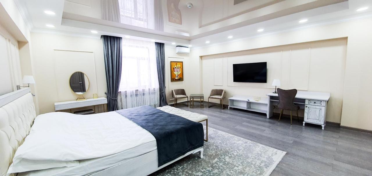Grand Holiday Hall Pavlodar Bagian luar foto